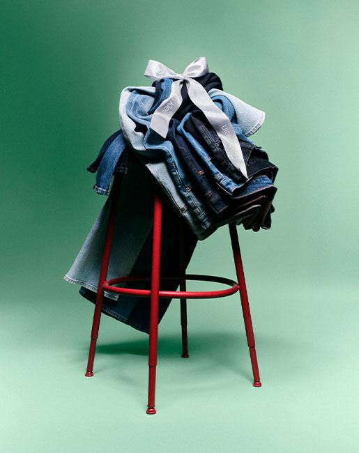 <span style="font-family: 'Klein Web 55 Regular'; font-size: 17px; letter-spacing: 0px;">Gifts Under $200</span>