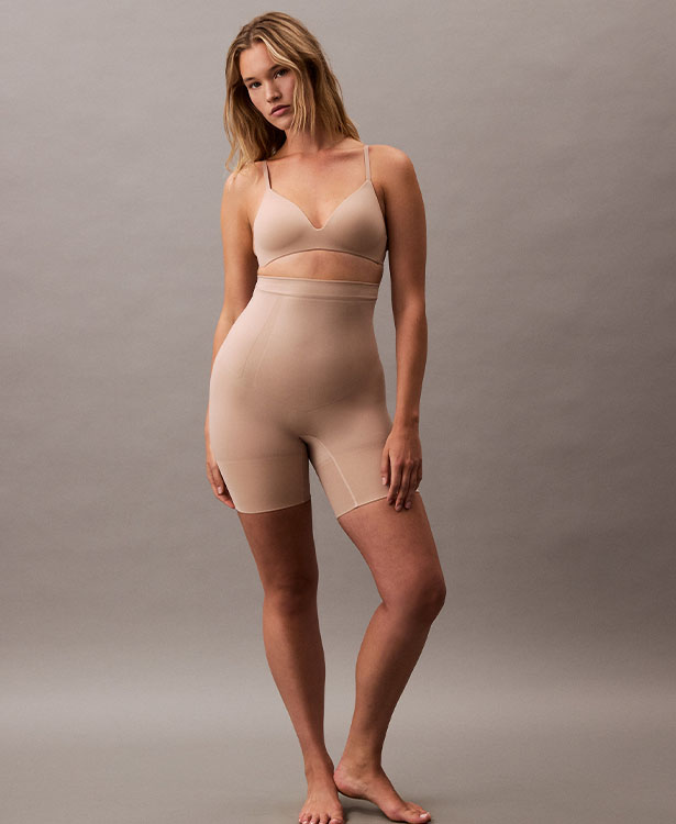 <p style="line-height: 20px; text-align: left;"><span style="font-family: 'Klein Web 55 Regular'; color: #000000; font-size: 14px; letter-spacing: 0.3px;">Shapewear Shorts</span></p>